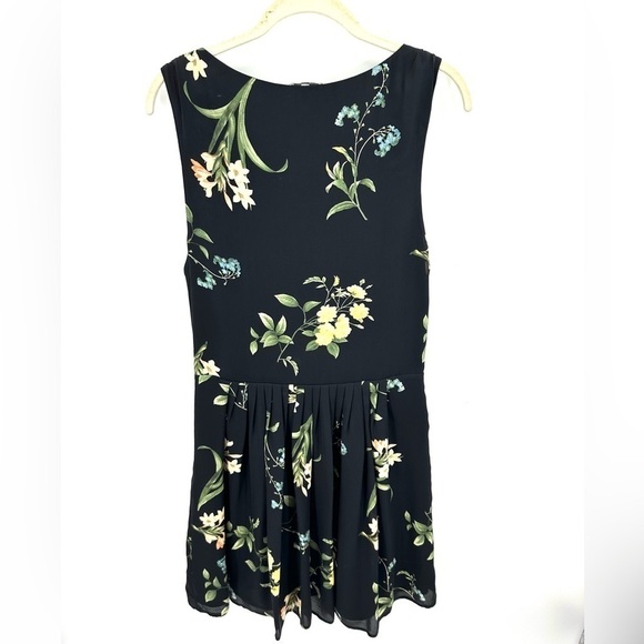 Joie Silk Braydon Dress Size Large Floral Black Caviar Wrap Bust Pleated Skirt - Picture 7 of 15